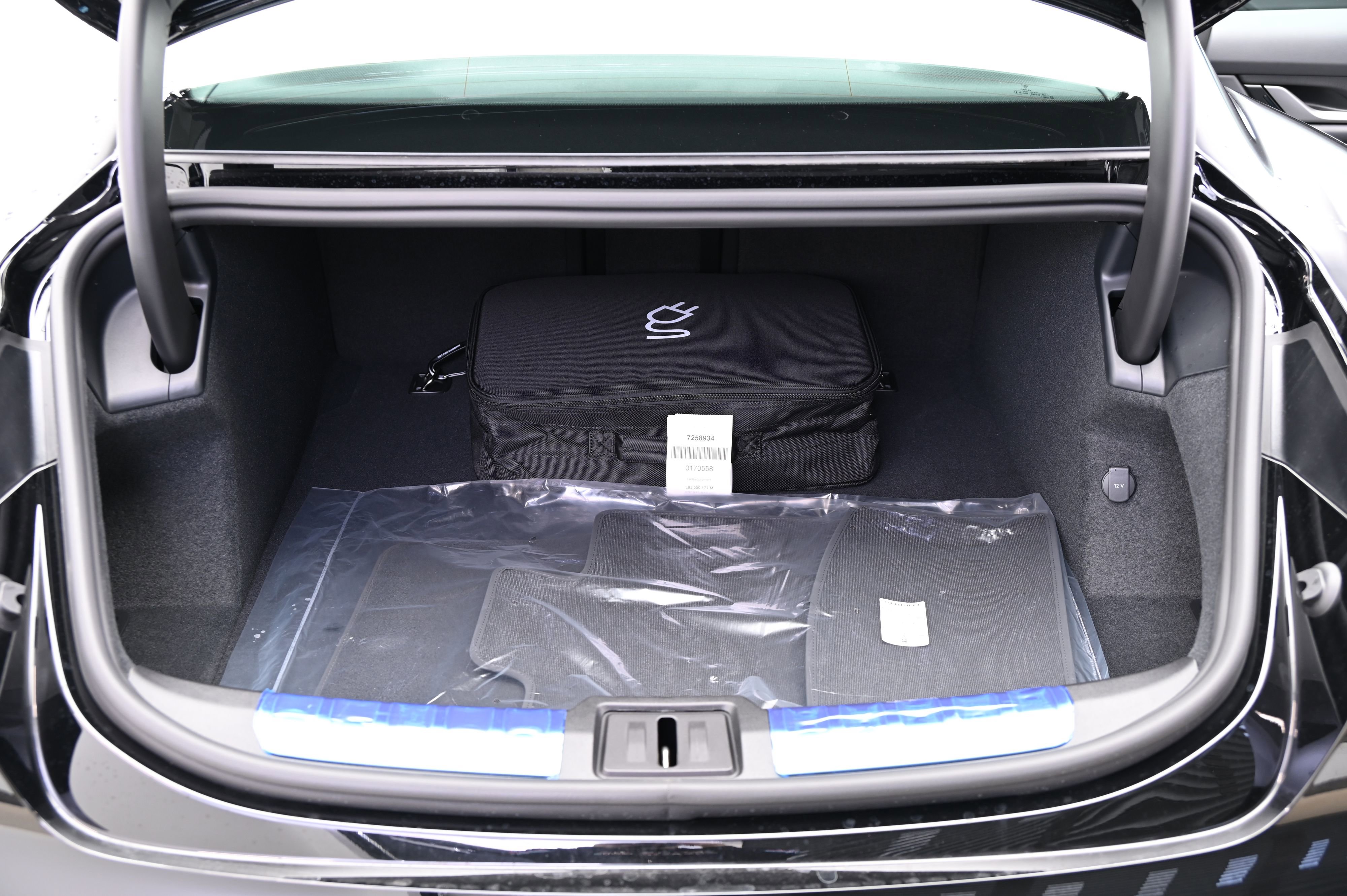 Used 2025 Porsche Taycan image 17