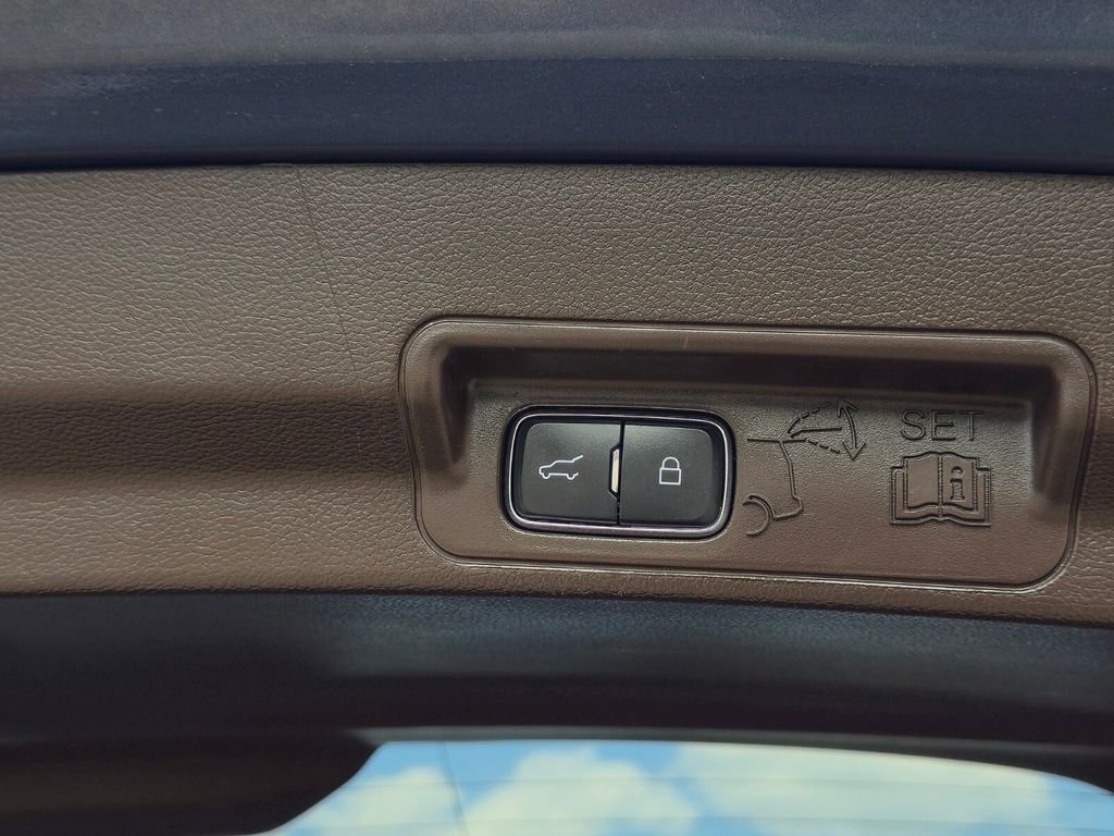 Used 2021 Ford Explorer King Ranch w/ Premium Technology Package RWD image 10