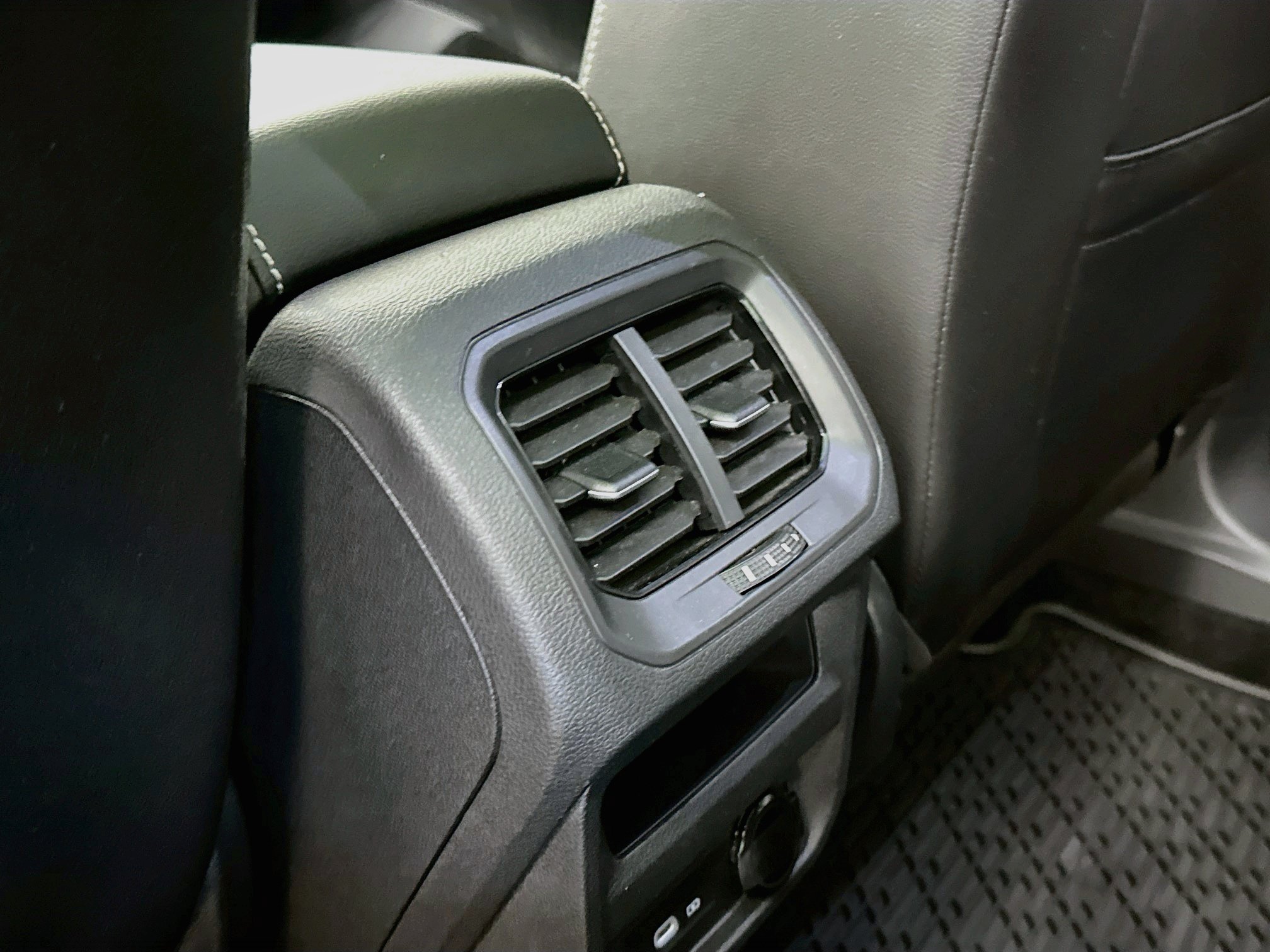 Used 2024 Volkswagen Tiguan SEL R-Line AWD/4WD image 28