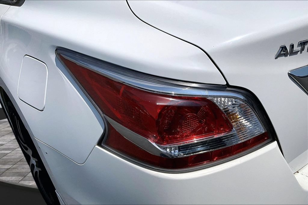 Used 2015 Nissan Altima 2.5 S w/ Power Driver Seat Package FWD image 25