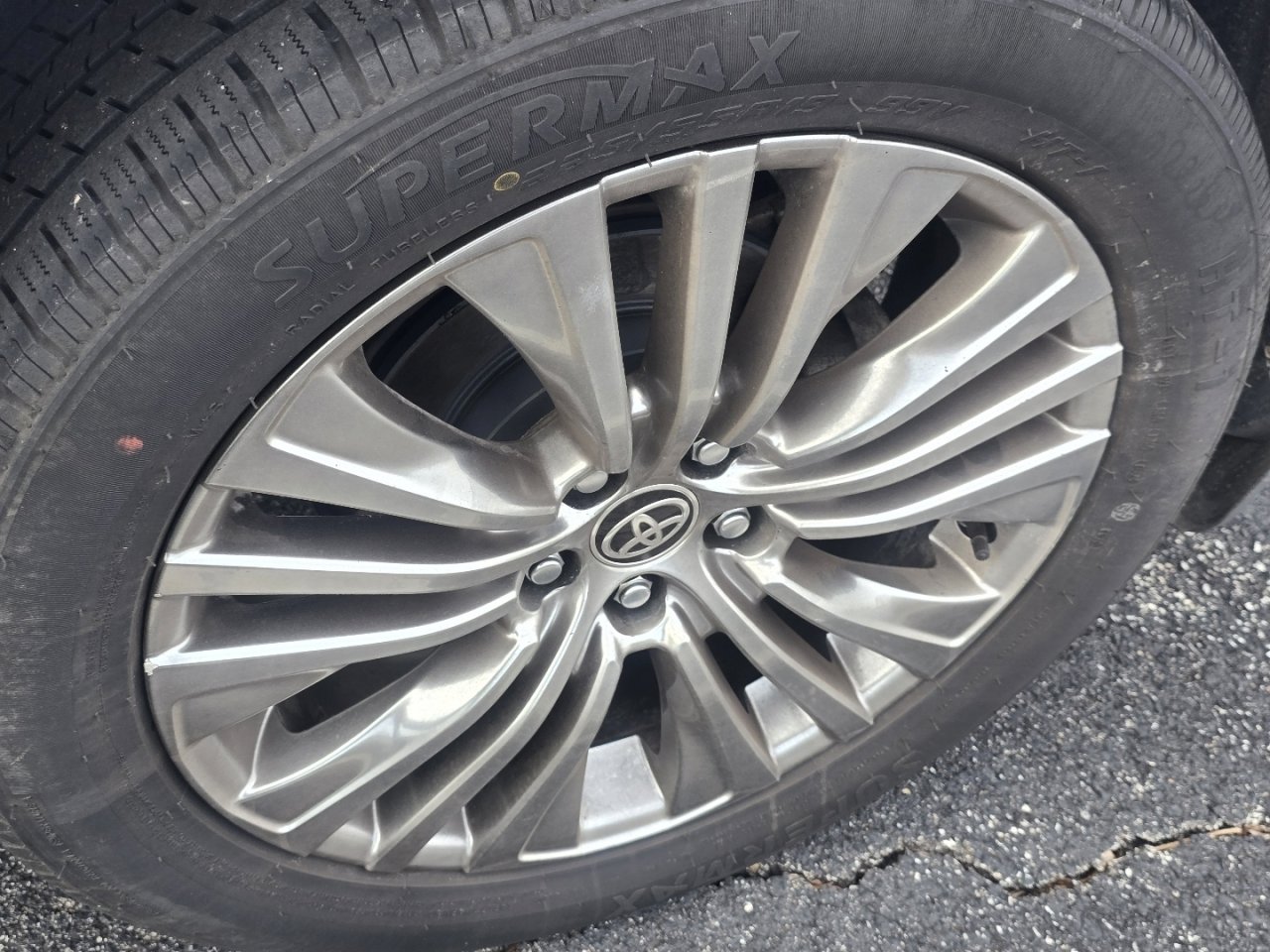 Used 2021 Toyota Venza XLE image 22