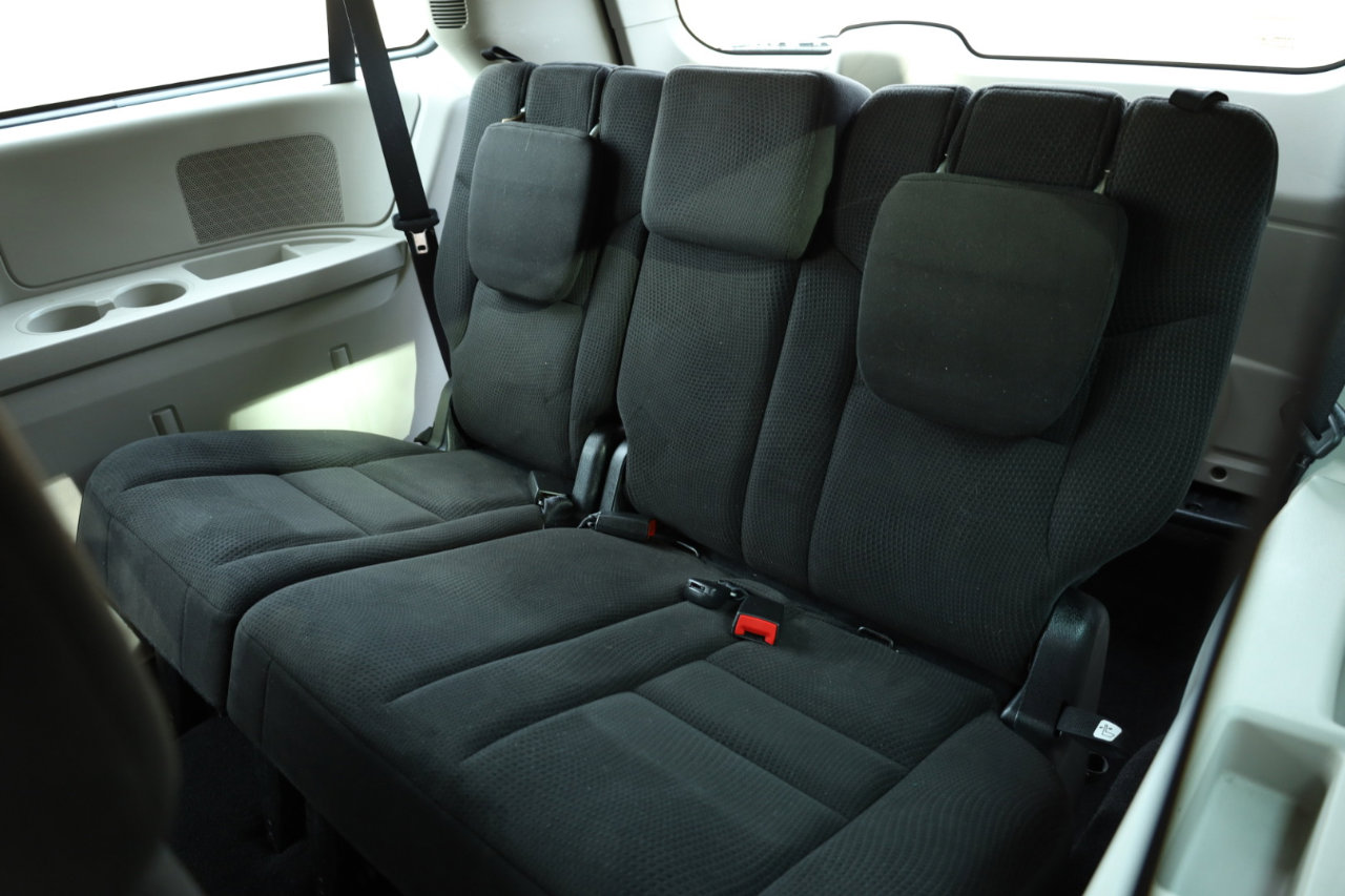 Used 2016 Dodge Grand Caravan American Value Package image 35