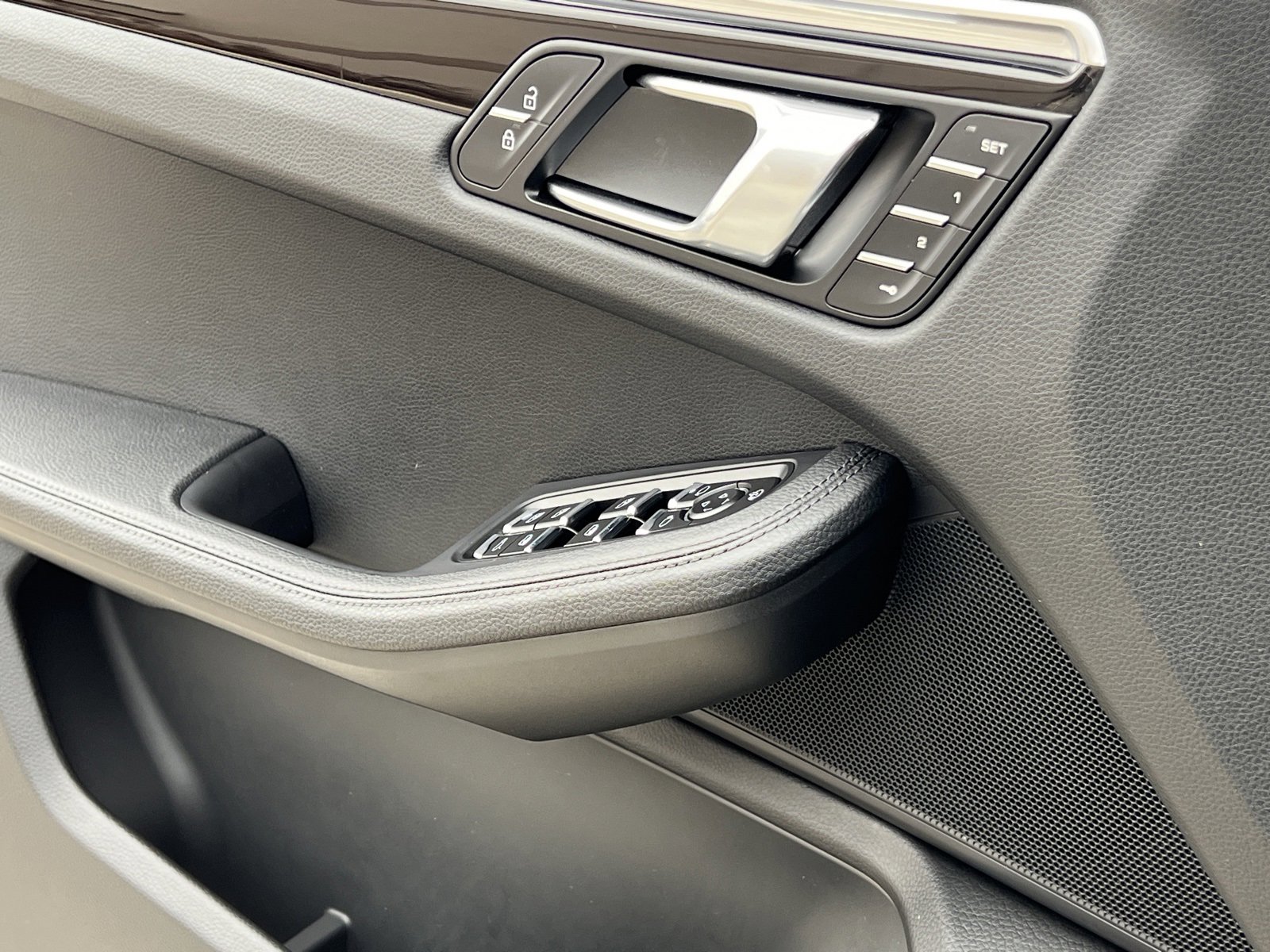 Certified 2025 Porsche Macan image 29