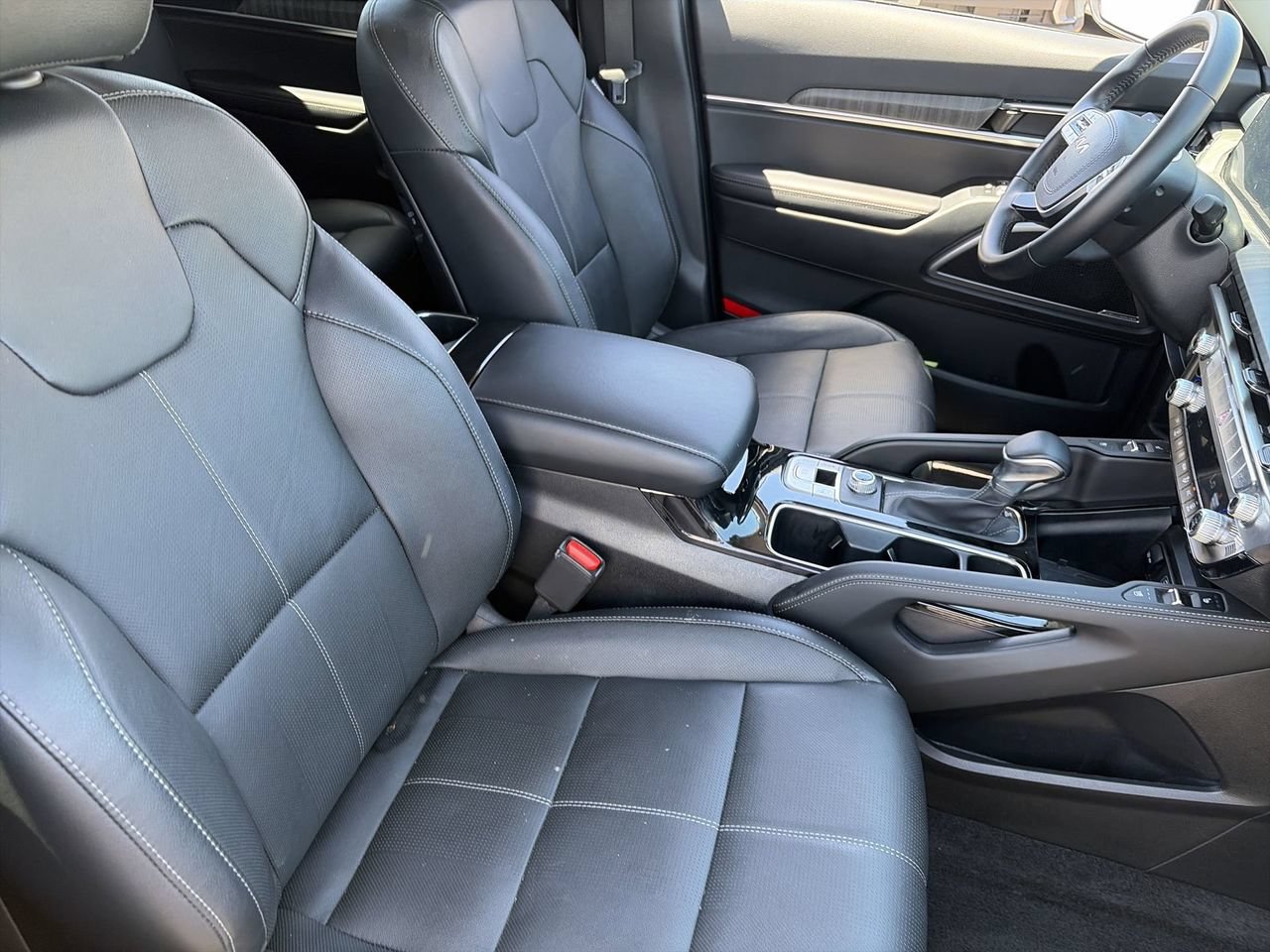 Certified 2025 Kia Telluride EX w/ EX Captain's Chair Package FWD image 10