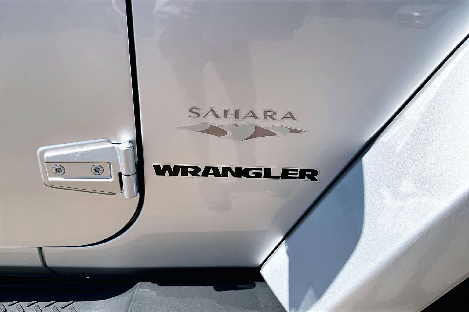 Used 2012 Jeep Wrangler Sahara w/ Connectivity Group AWD/4WD image 28