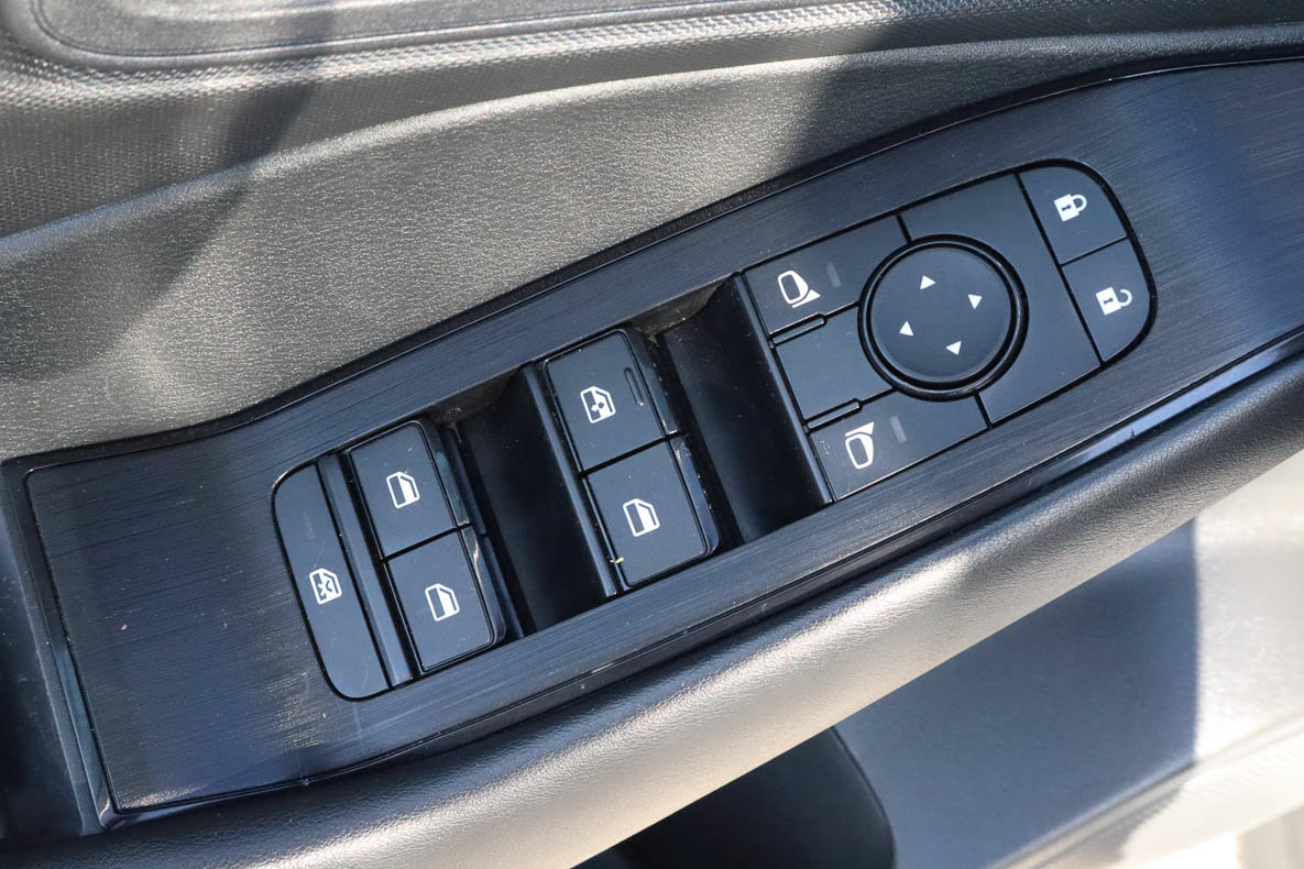 Used 2024 Nissan Rogue S FWD image 14