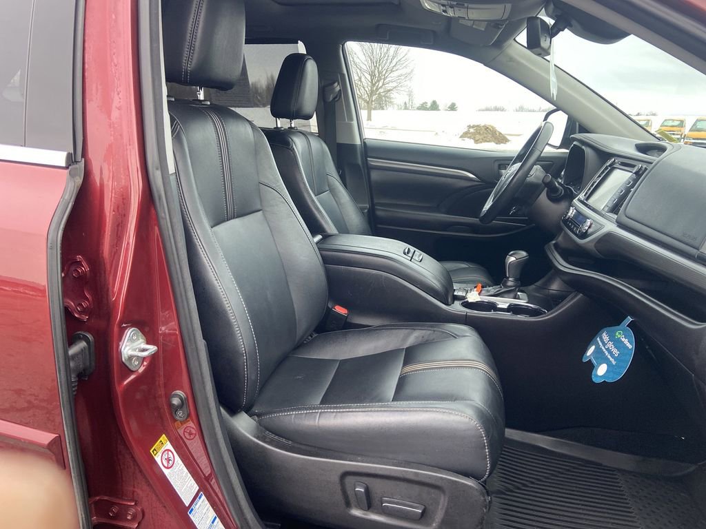 Used 2018 Toyota Highlander SE w/ Protection Package #3 image 28