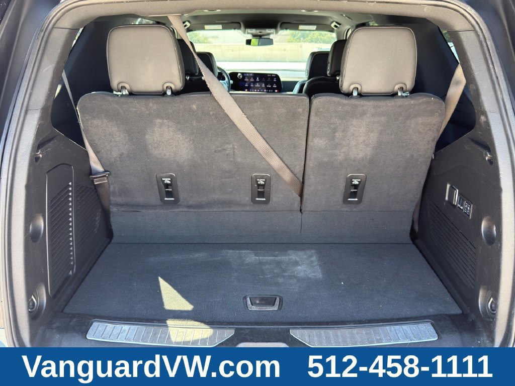 Used 2025 Chevrolet Tahoe Premier RWD image 11