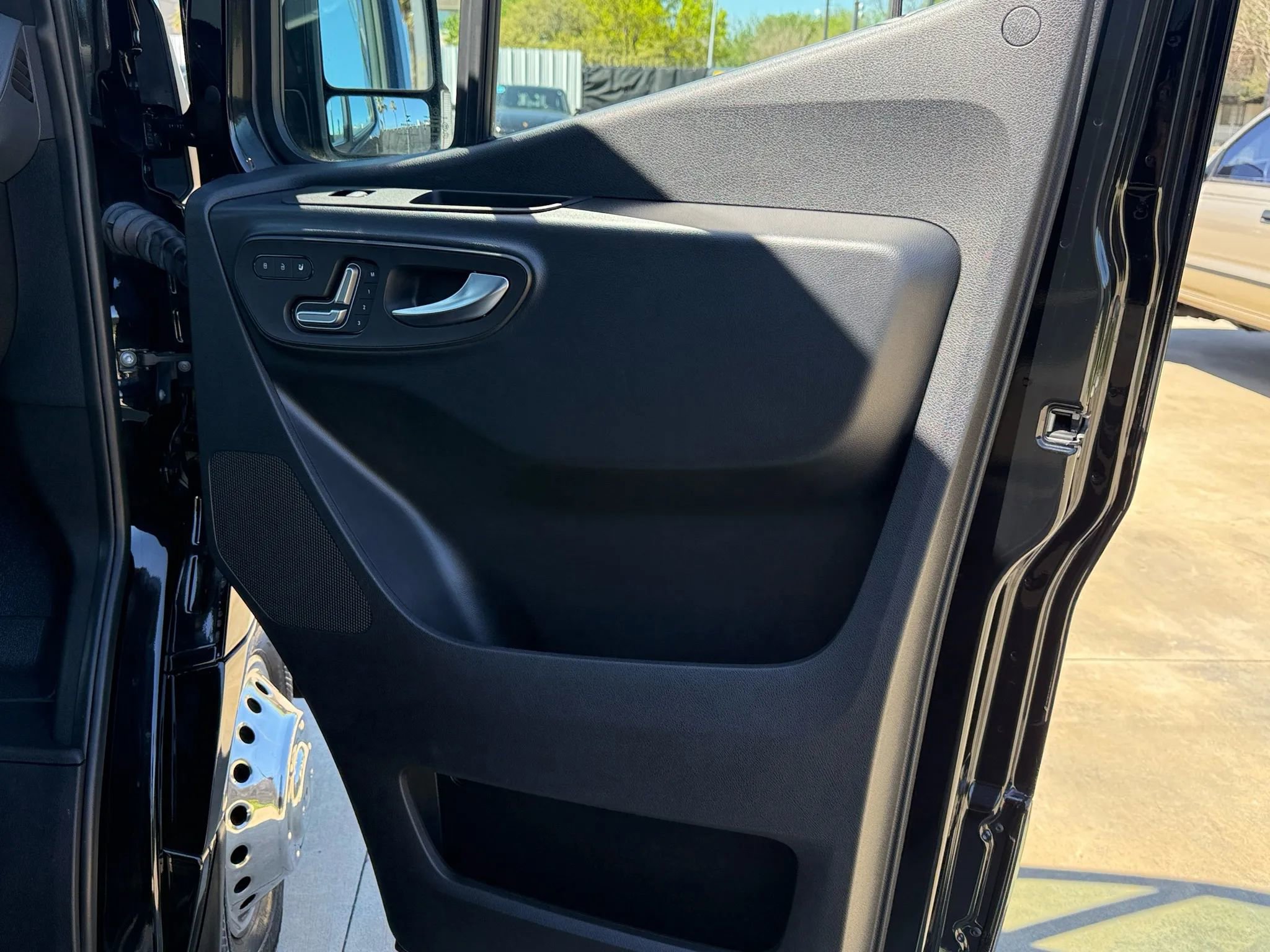 Used 2023 Mercedes-Benz Sprinter 3500 image 14