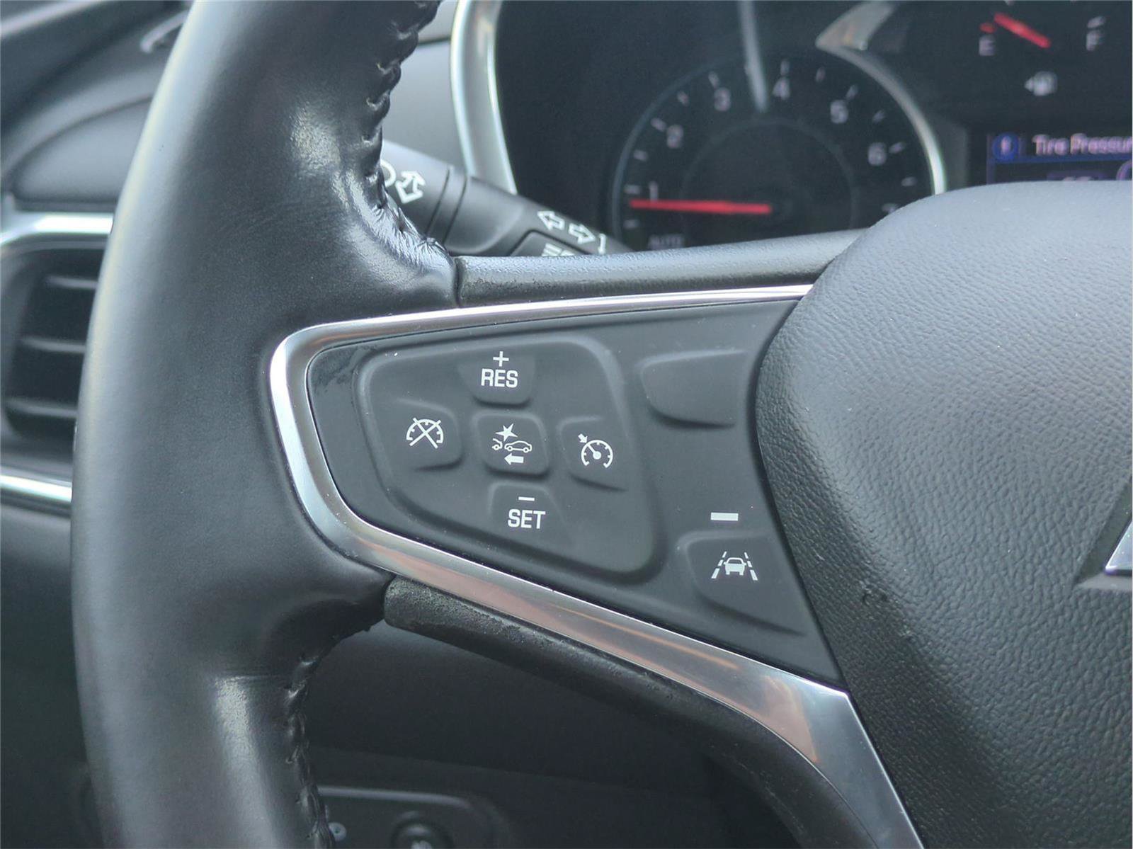 Used 2021 Chevrolet Equinox LT FWD image 19