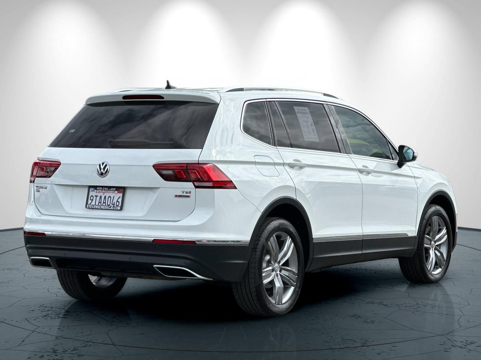 Used 2018 Volkswagen Tiguan SEL Premium AWD/4WD image 4