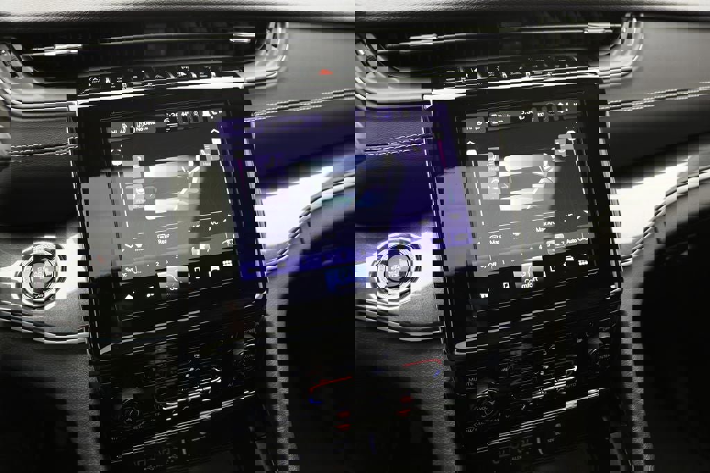 Used 2023 Jeep Grand Cherokee Altitude AWD/4WD image 22