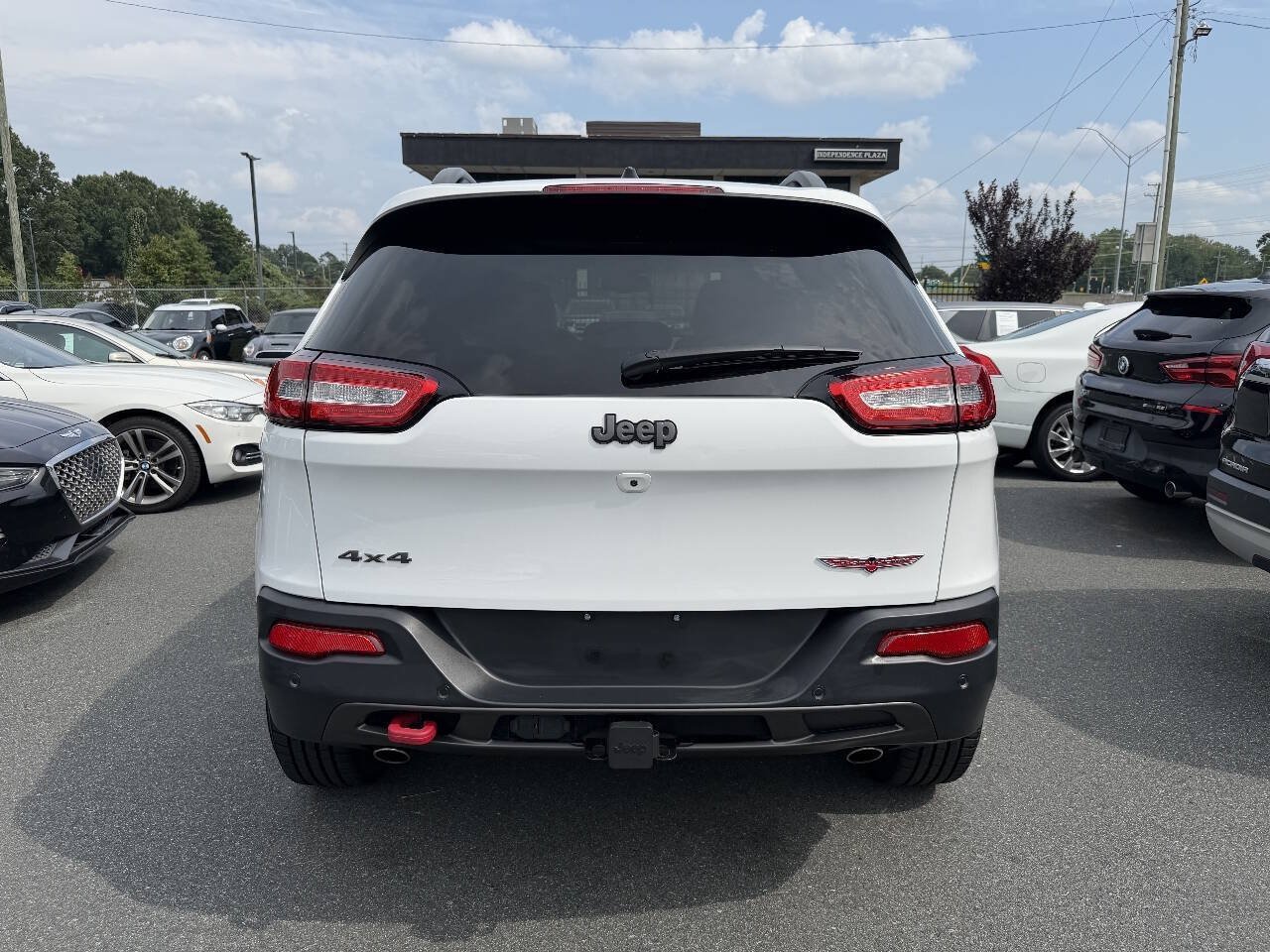 Used 2017 Jeep Cherokee Trailhawk AWD/4WD image 5