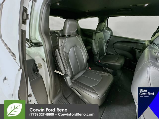 Used 2025 Chrysler Pacifica Select AWD/4WD image 30