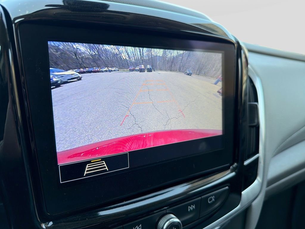 Used 2021 Chevrolet Traverse LT image 25