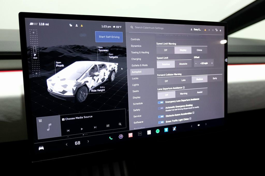 Used 2024 Tesla Cybertruck AWD Crew Cab image 28