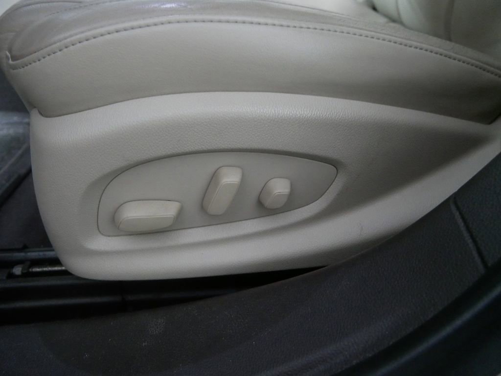 Used 2014 Buick LaCrosse Premium w/ Driver Confidence Package image 19