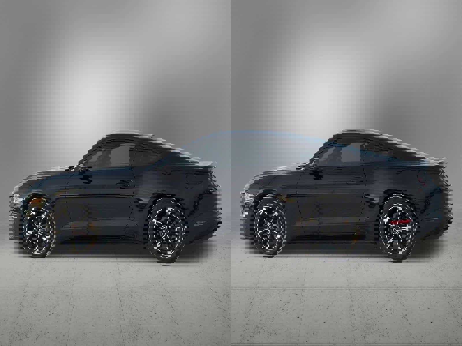 Used 2018 Ford Mustang Coupe image 3