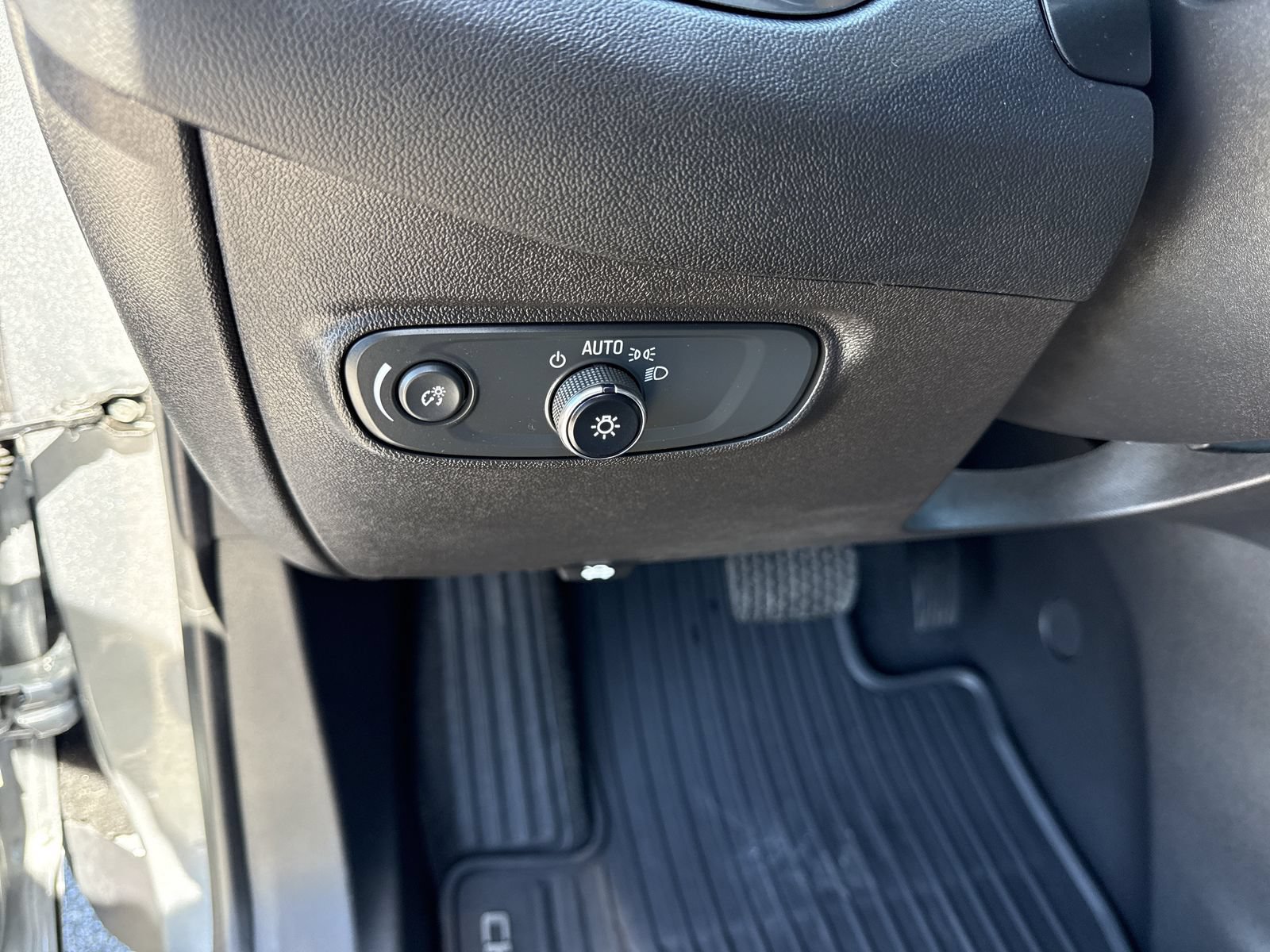 Used 2023 Chevrolet Equinox LS w/ LS Convenience Package FWD image 16