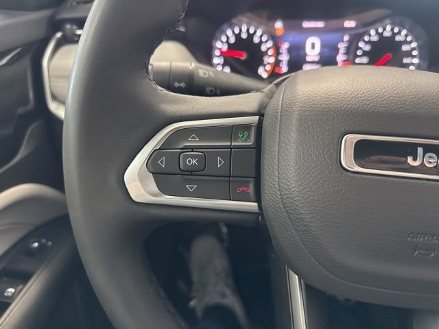 Used 2025 Jeep Compass Limited image 33