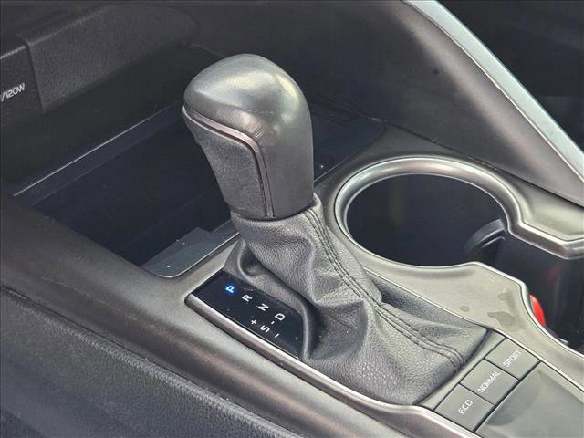 Used 2024 Toyota Camry SE image 12