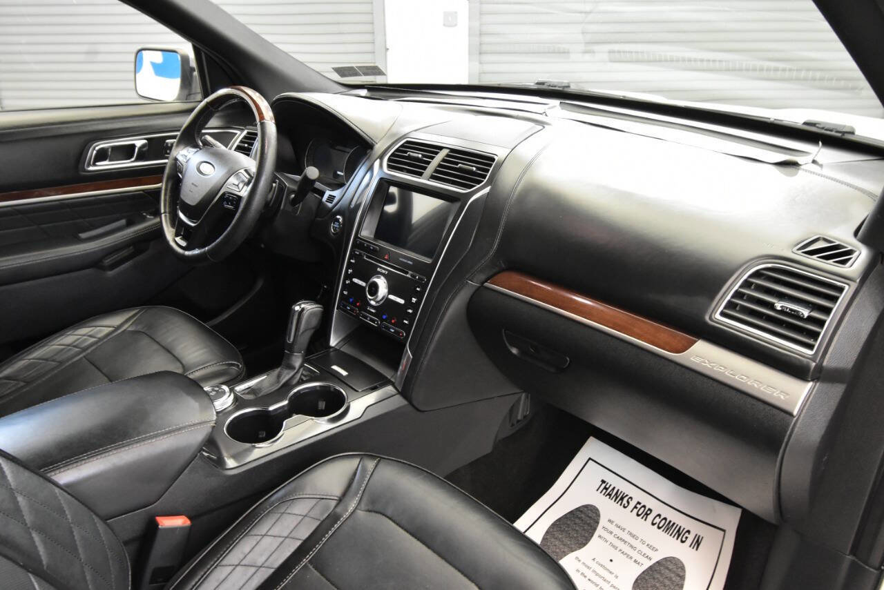 Used 2018 Ford Explorer Platinum image 20