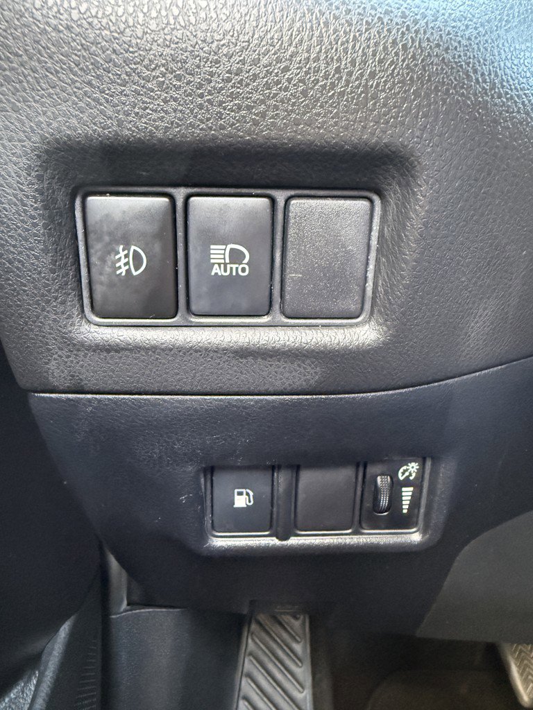 Used 2018 Toyota C-HR XLE FWD image 30
