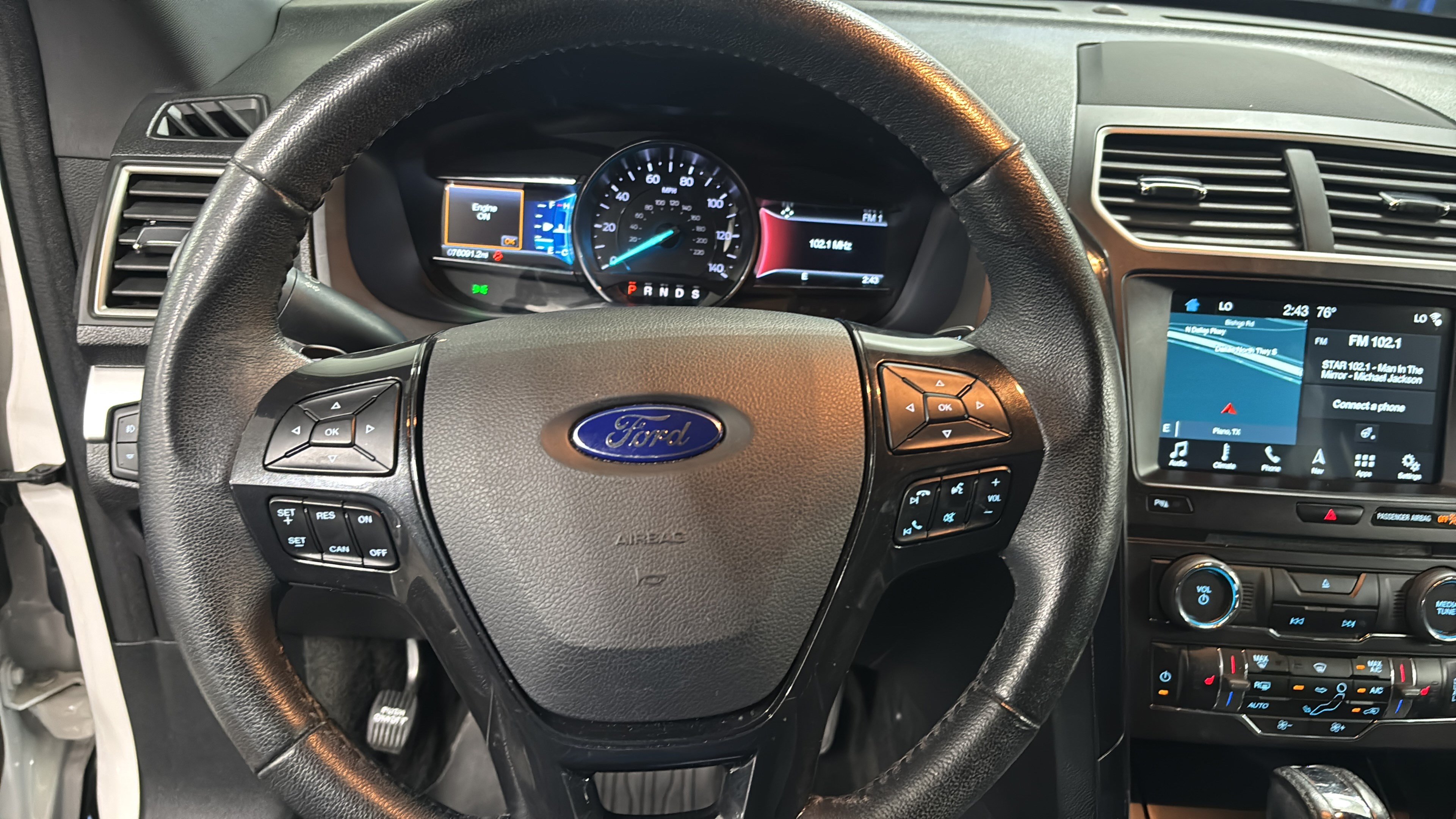 Used 2017 Ford Explorer XLT w/ Equipment Group 202A FWD image 29