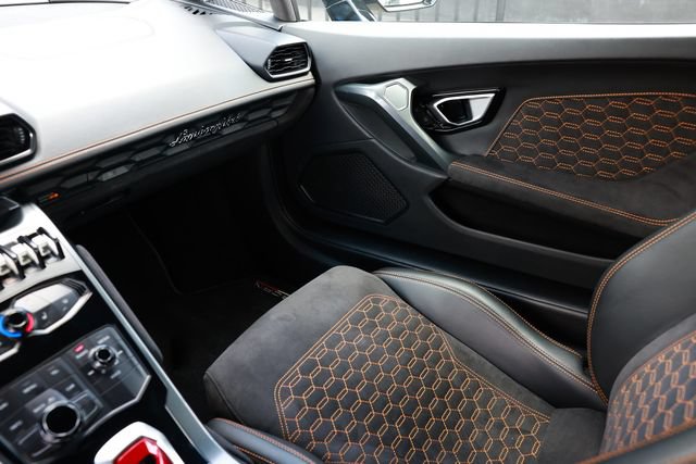 Used 2019 Lamborghini Huracan LP 580-2 RWD image 19