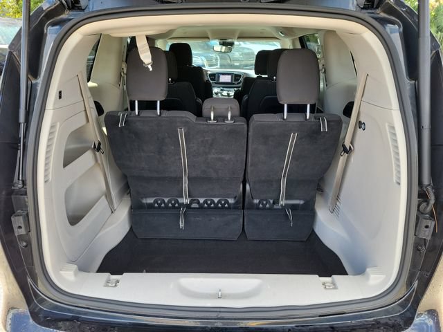 Used 2023 Chrysler Voyager LX FWD image 9