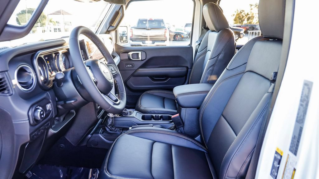 New 2026 Jeep Gladiator Sport AWD/4WD image 19