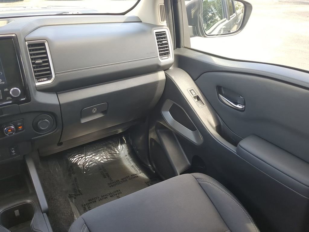 Certified 2022 Nissan Frontier SV image 17