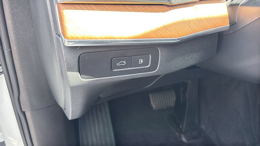 Certified 2024 Volvo XC90 T8 Plus w/ Protection Package Premier AWD/4WD image 13