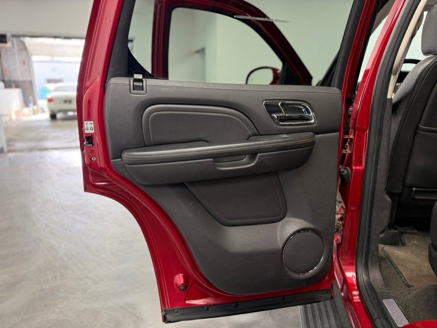 Used 2013 Cadillac Escalade Platinum AWD/4WD image 36