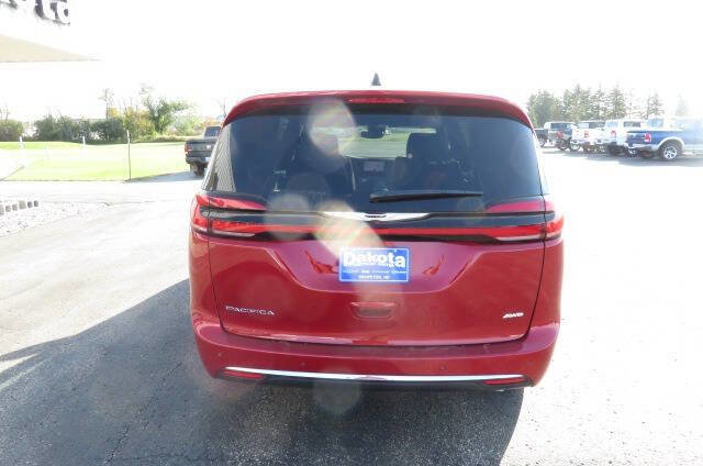 New 2026 Chrysler Pacifica Select image 8