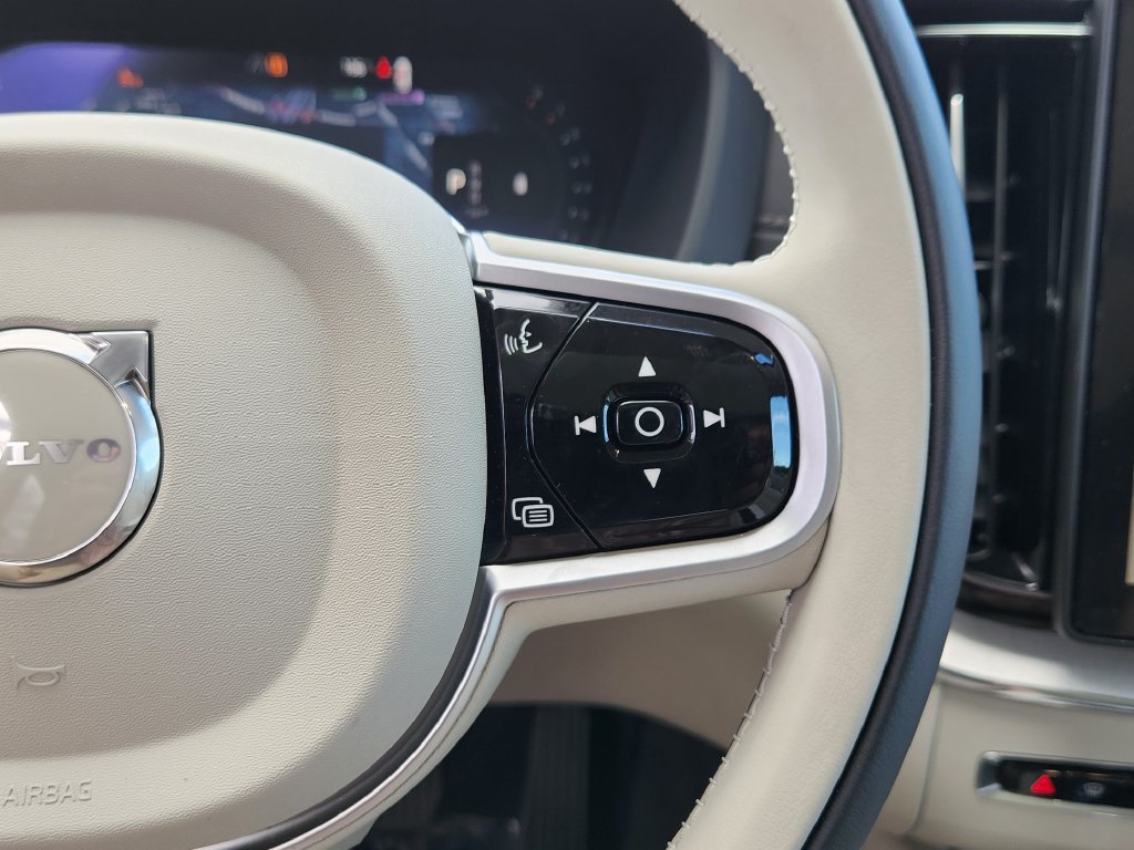 New 2026 Volvo XC60 B5 Ultra w/ Climate Package AWD/4WD image 18