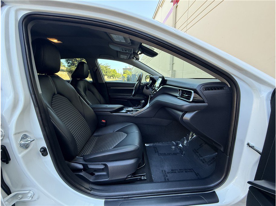 Used 2022 Toyota Camry SE FWD image 12
