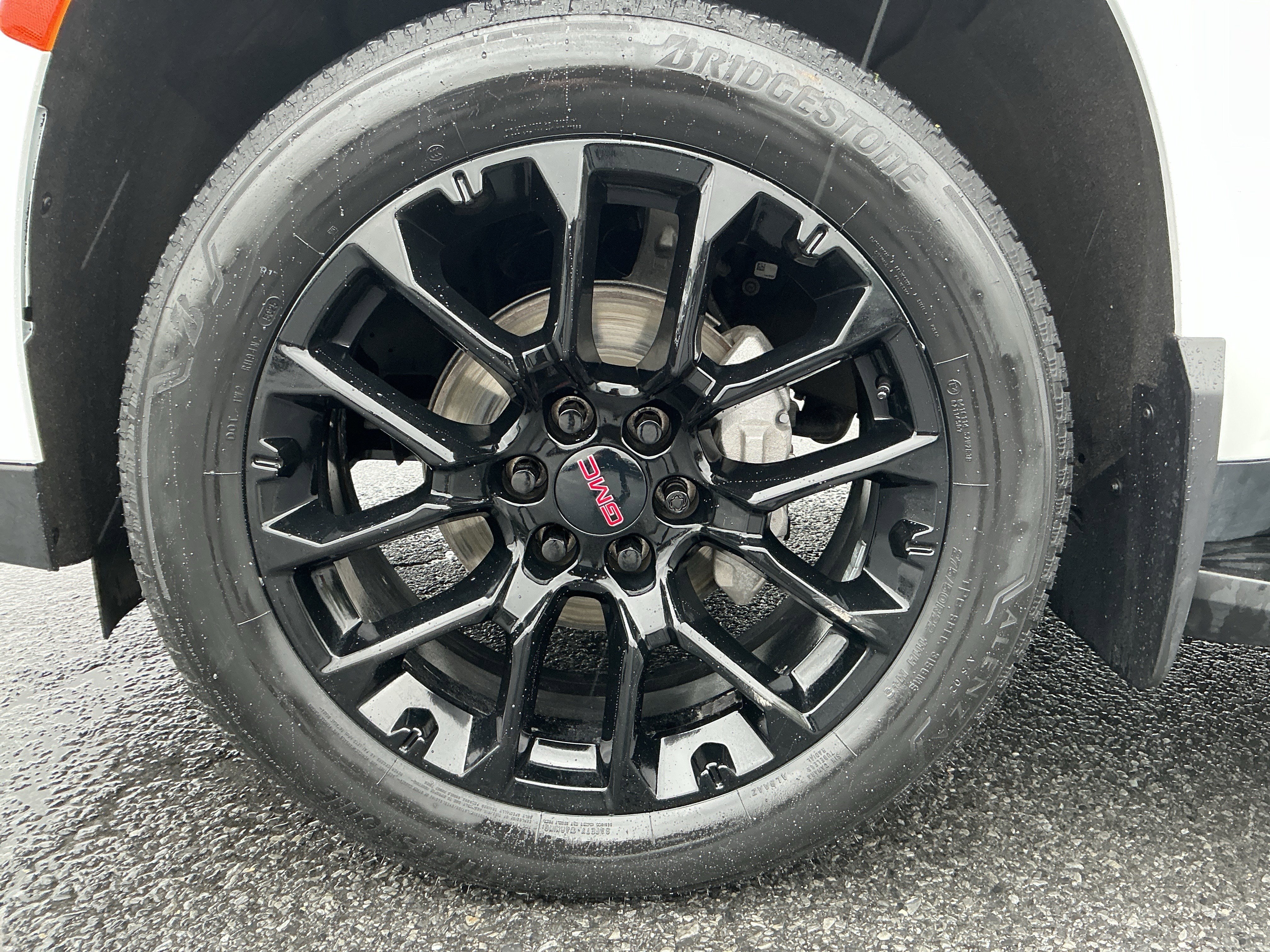 Used 2023 GMC Yukon SLT w/ SLT Premium Package AWD/4WD image 19