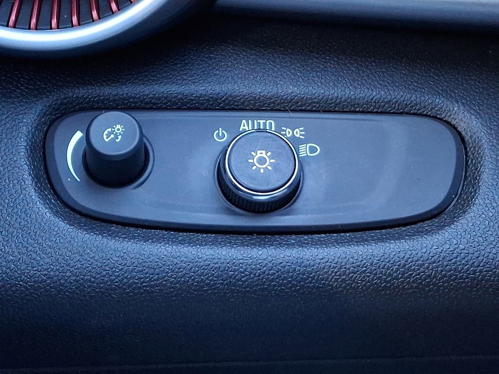 Used 2024 Chevrolet Trax RS w/ Sunroof Package FWD image 26