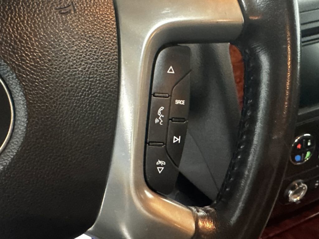 Used 2011 Chevrolet Avalanche LTZ AWD/4WD image 6