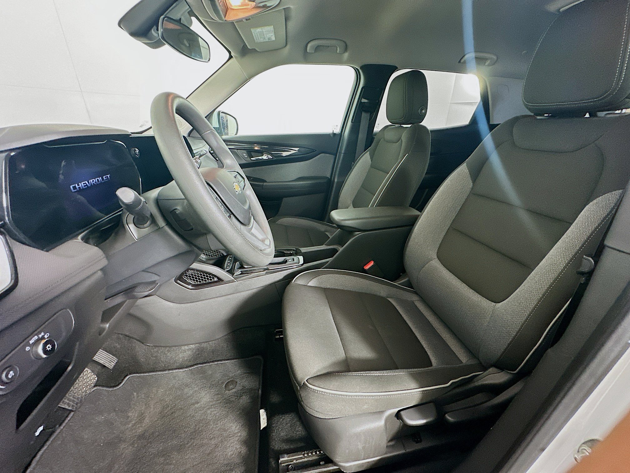 Used 2025 Chevrolet TrailBlazer LT AWD/4WD image 13