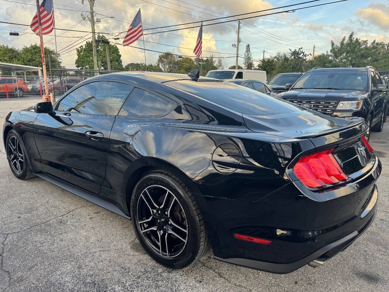 Used 2020 Ford Mustang Premium image 3