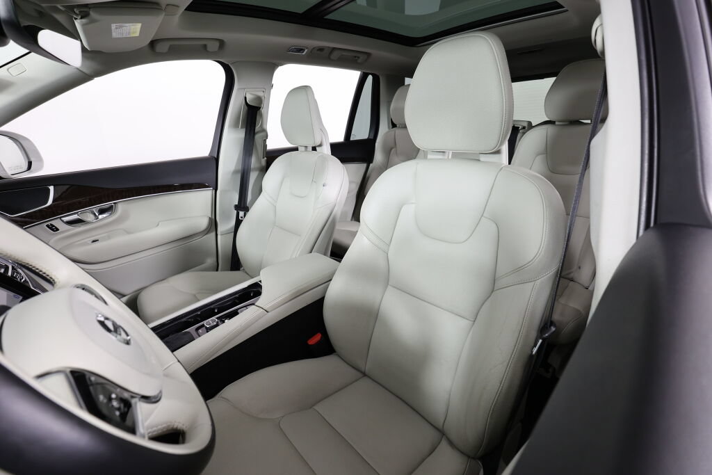 Used 2016 Volvo XC90 T6 Momentum w/ Momentum Plus Package AWD/4WD image 11