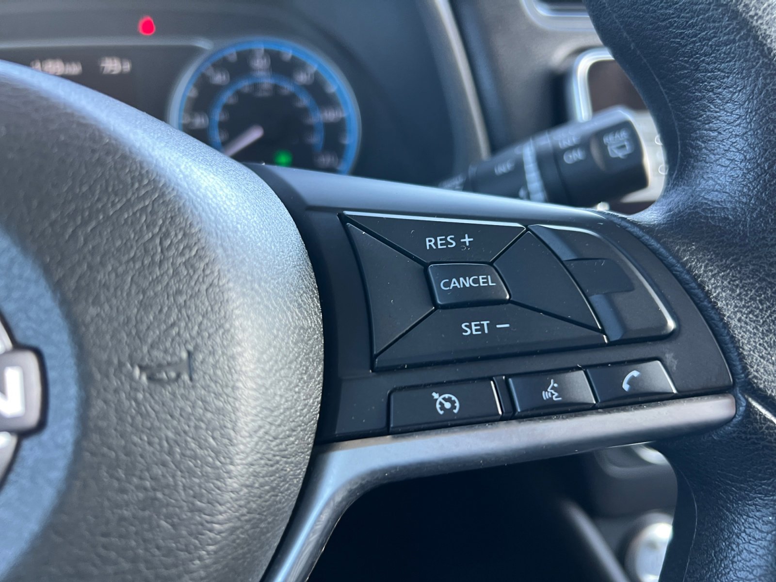 Used 2024 Nissan Leaf S image 17