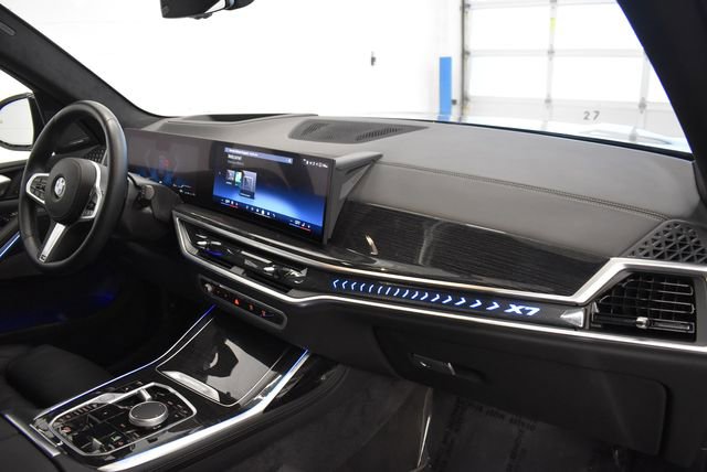 Used 2026 BMW X7 xDrive40i AWD/4WD image 18