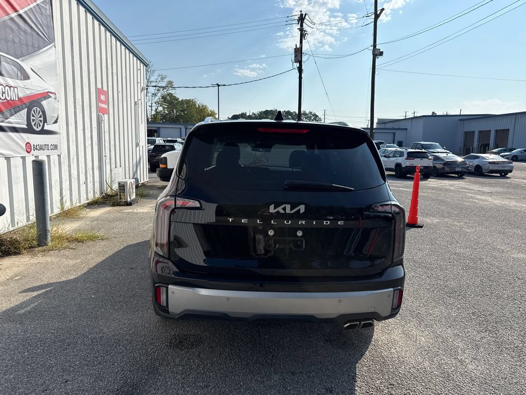 Used 2024 Kia Telluride EX w/ EX Captain's Chair Package FWD image 7