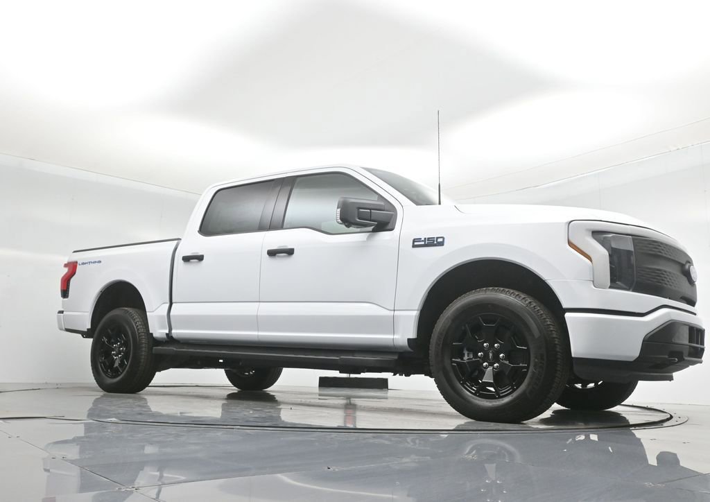 New 2025 Ford F150 Lightning XLT image 3