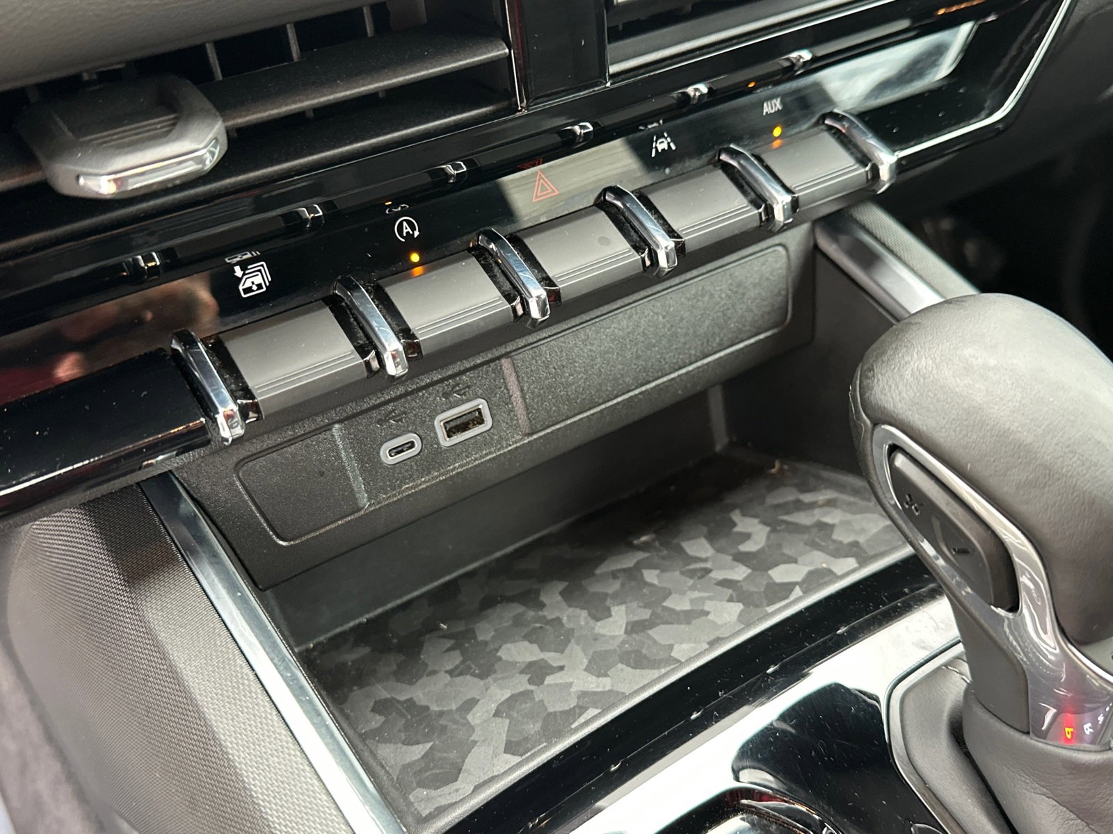 Used 2024 GMC Canyon Elevation w/ Trailering Package image 31