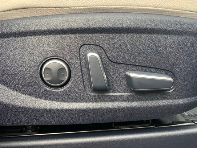 Used 2024 Hyundai Palisade Limited image 16