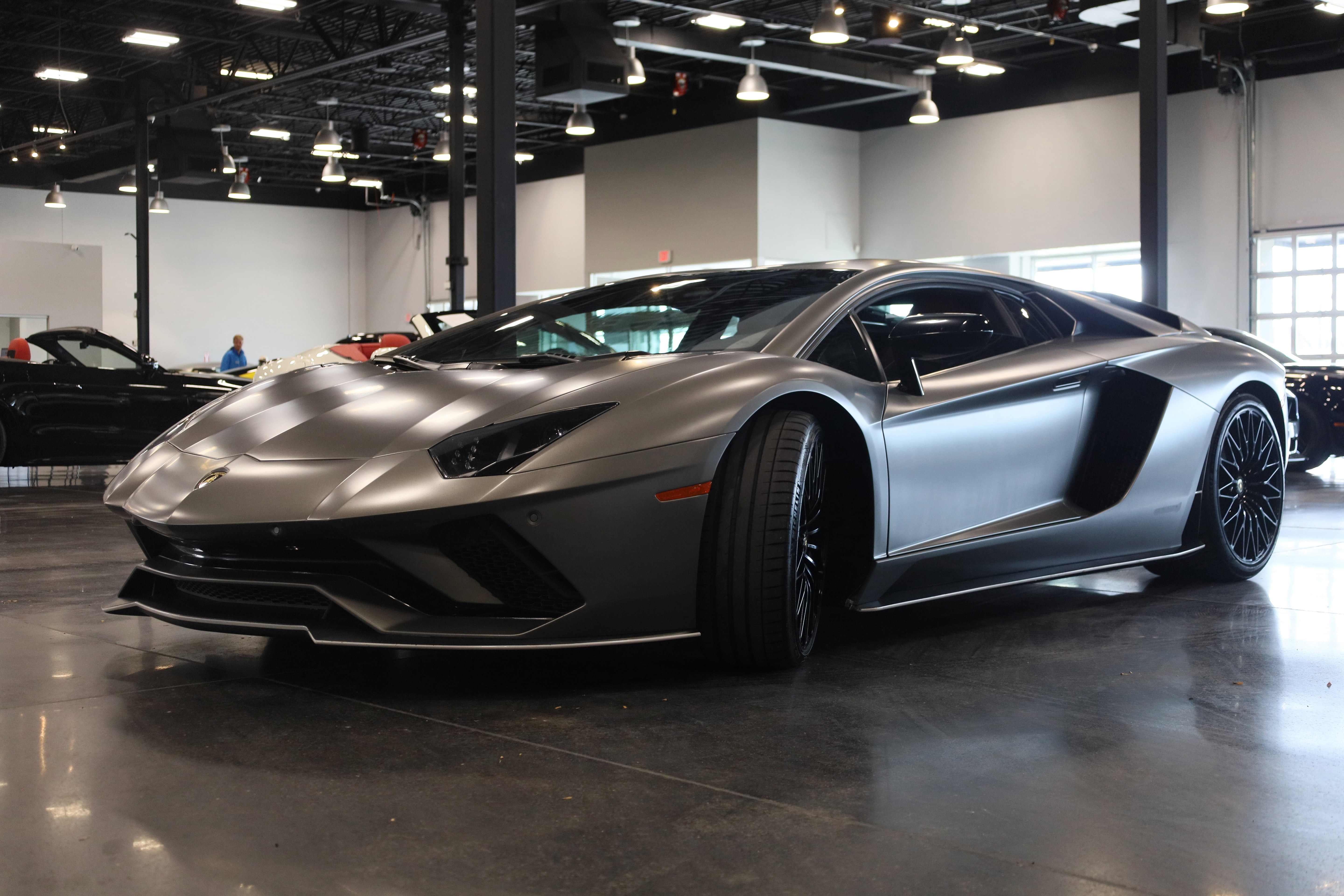 Used 2018 Lamborghini Aventador S image 3